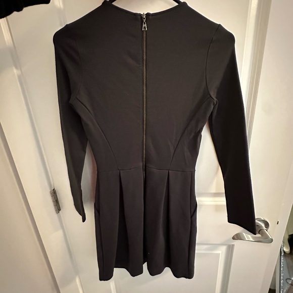 Talula grey Aritzia long sleeve dress with pockets! - Picture 3 of 4